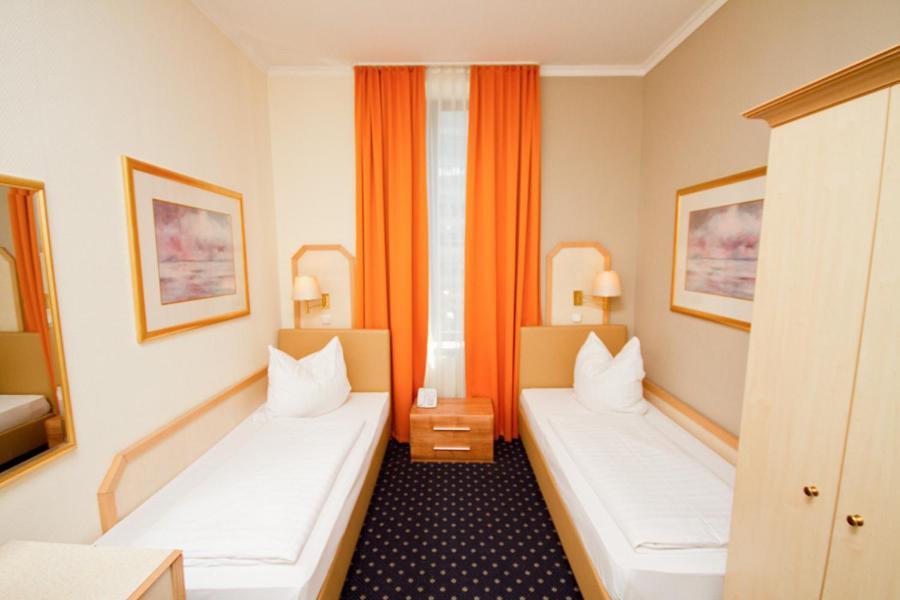 Hotel Tourist Frankfurt am Main Bilik gambar