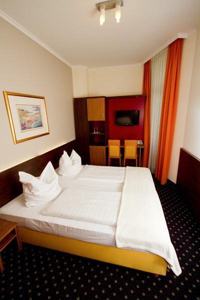 Hotel Tourist Frankfurt am Main Luaran gambar